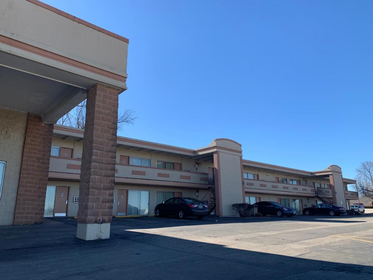 Haven Inn & Suites St Louis Hazelwood - Airport North Exterior photo